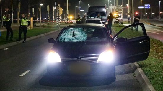 Voetgangster ernstig gewond na aanrijding. Voetgangster ernstig gewond na aanrijding.