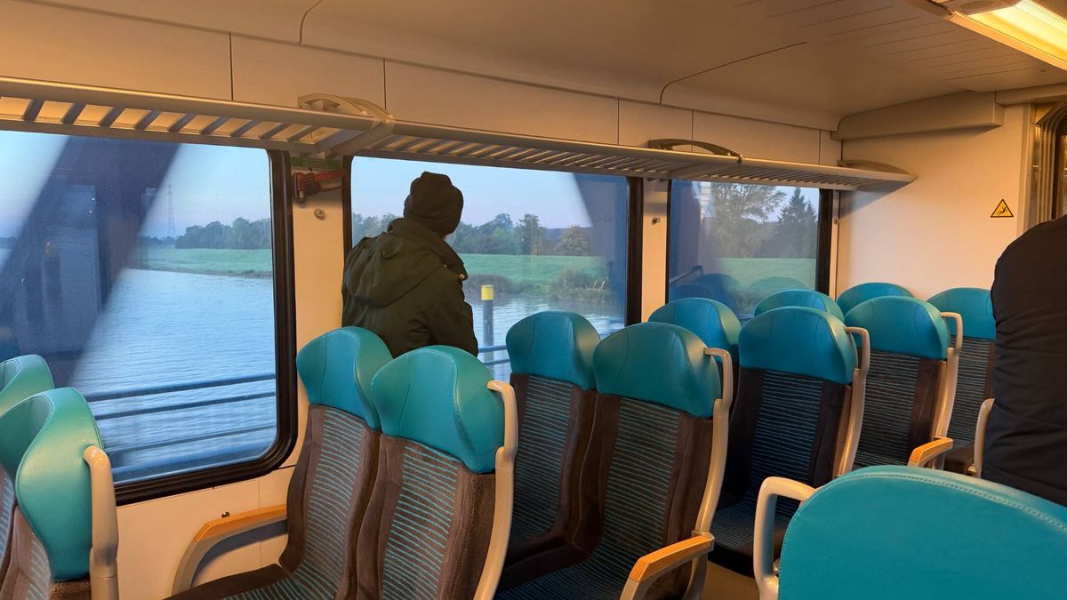 Na elf jaar rijdt de trein tussen Groningen en Leer weer: 'Beter dan de Deutsche Bahn'
