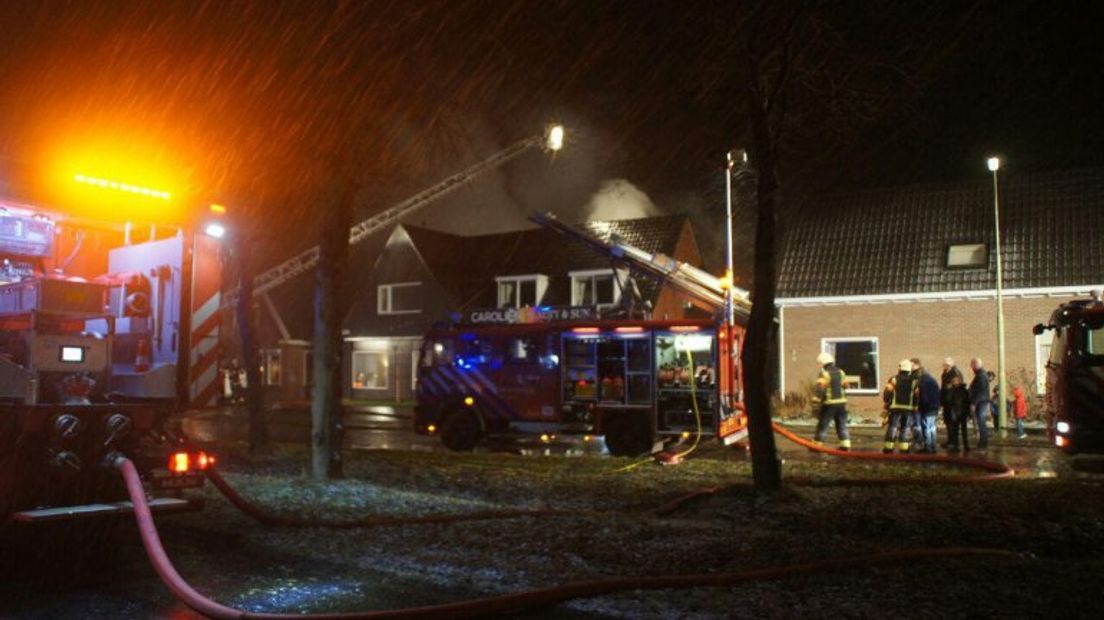 Bij de brand raakte een deel van de woning zwaar beschadigd (Rechten: Van Oost Media)