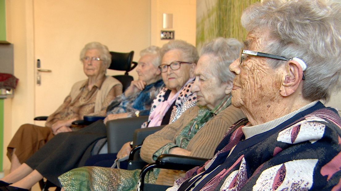 Zes 100-jarigen in Hof Mondriaan: 'Geen idee waarom we zo oud worden'