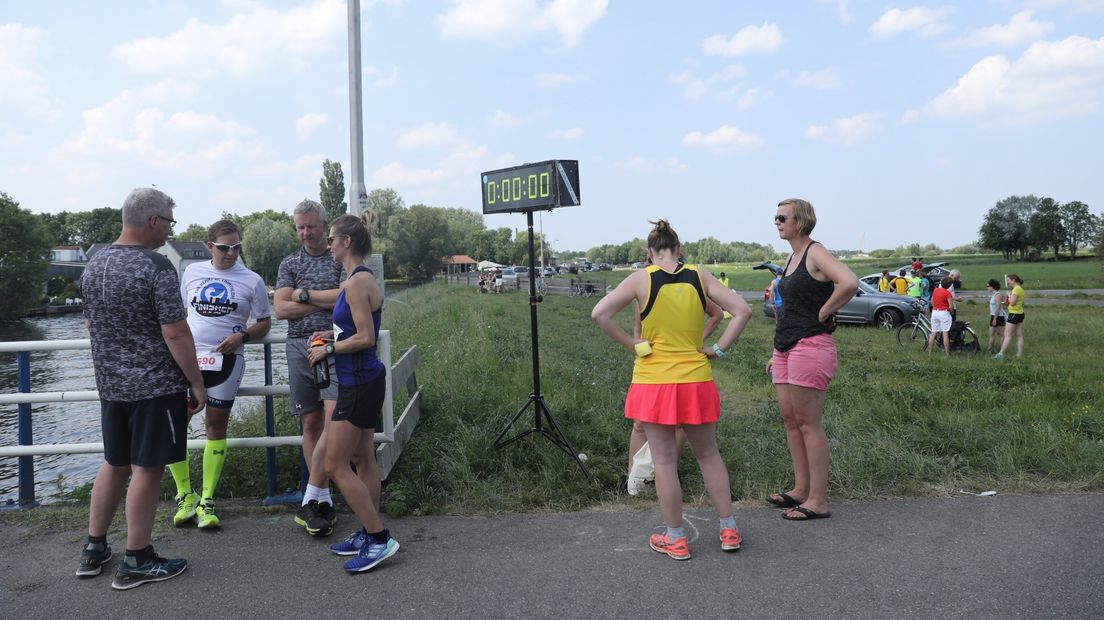 Deelnemers aan de Eemmeerloop stopten de wedstrijd halverwege vanwege de warmte.