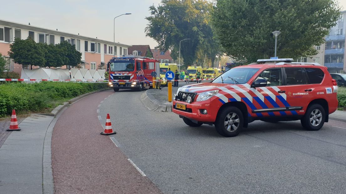In Doesburg is woensdagochtend een dodelijk slachtoffer gevallen door een koolmonoxidevergifting. Het gaat om de vader van het gezin. De moeder en een kind liggen in het ziekenhuis.
