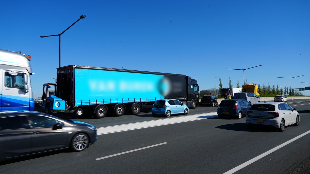 112-nieuws: Auto en vrachtwagen botsen op N7 bij Groningen