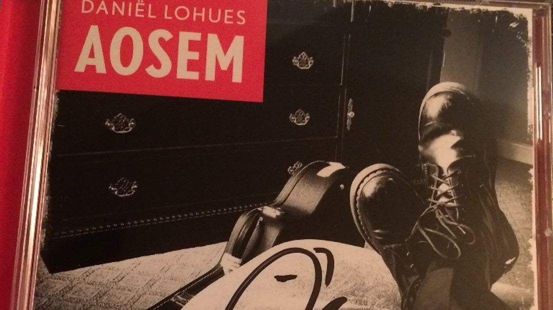 Het nieuwe album van Daniël Lohues, AOSEM (Rechten: Roy van Gool / RTV Drenthe)