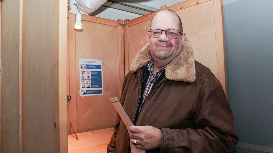 Frank Perquin (56) is de eerste stemmer op station Meppel