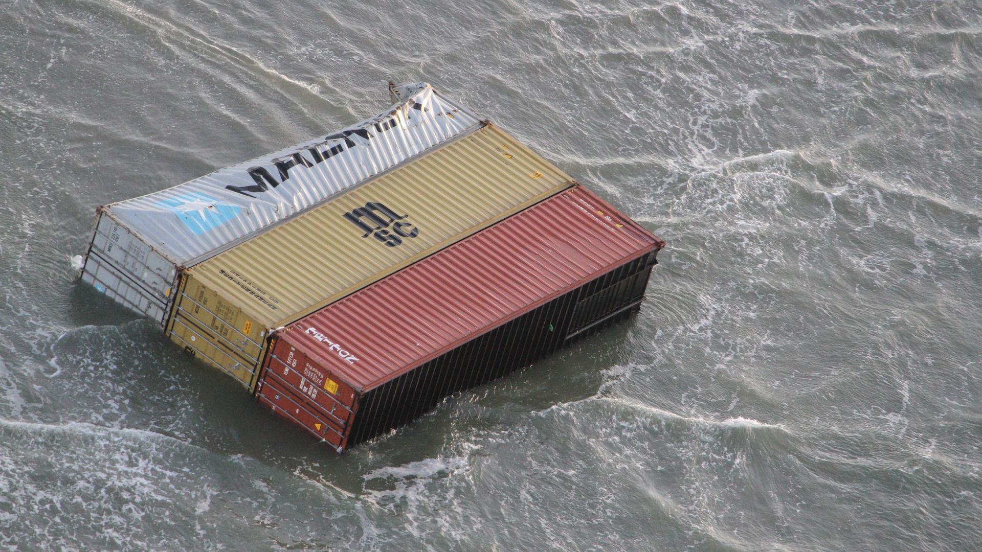 Konteners fan de MSC Zoe yn see