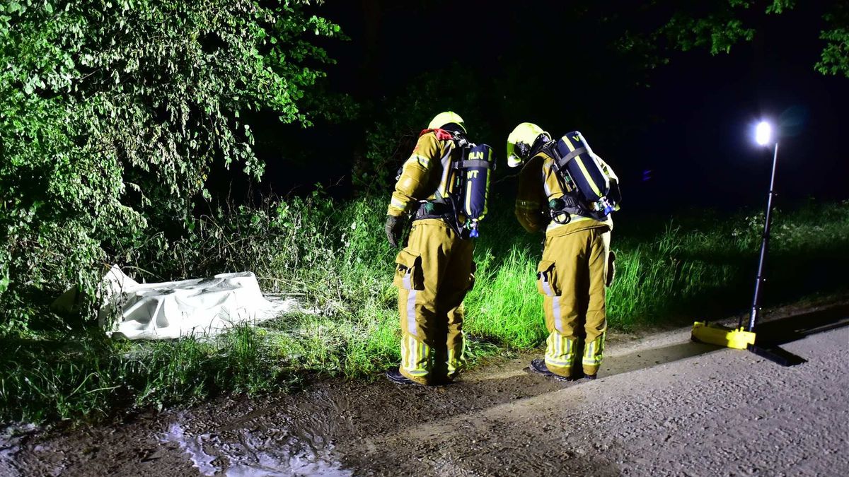 Brandende jerrycans met onbekende inhoud geblust in Kelpen-Oler