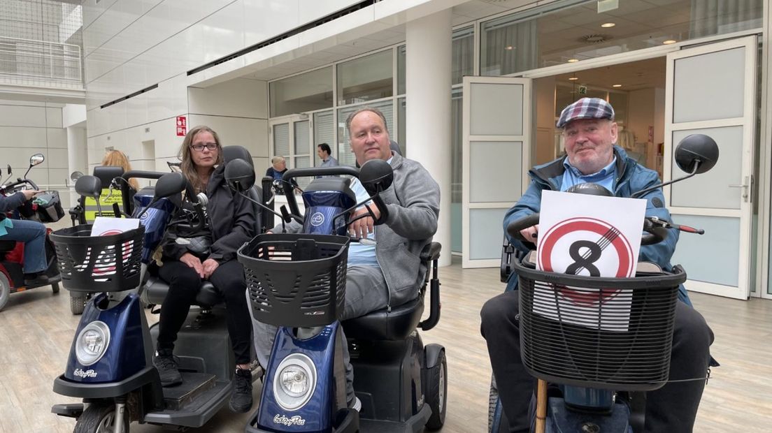 Boze scootmobielers protesteren in het stadhuis | Den Haag FM