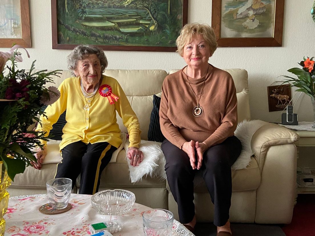 Mevrouw Scontos en haar dochter Ildi