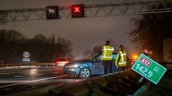 Ongeluk op A12 • fatbiker op snelweg. Ongeluk op A12 • fatbiker op snelweg.