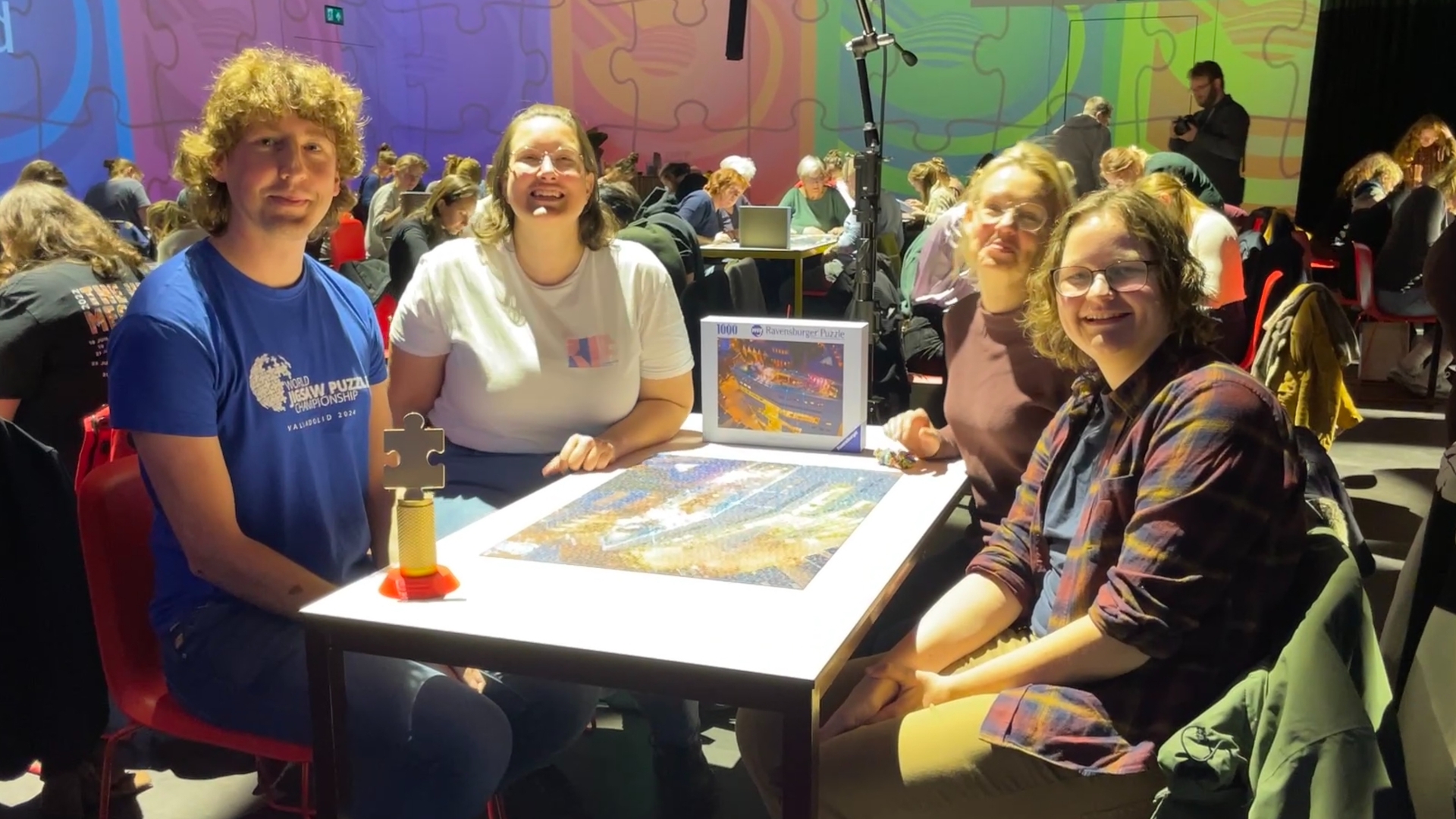 Martine Valk won met haar team de puzzelwedstrijd