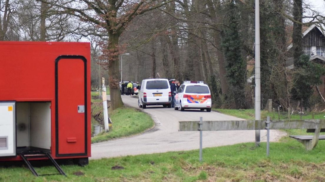 Onderzoek op vindplaats van dode man in Hengelo