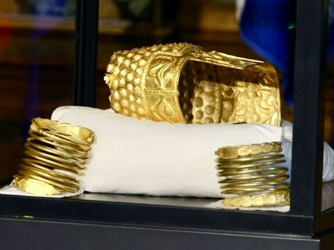 Waar is de laatste gouden armband? 'Niemand wil dat ding aanraken'