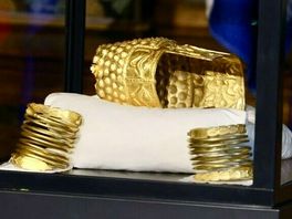 Waar is de laatste gouden armband? 'Niemand wil dat ding aanraken'