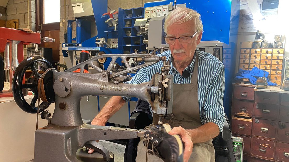 Wim begon op z'n 12e in de schoenmakerij van zijn vader