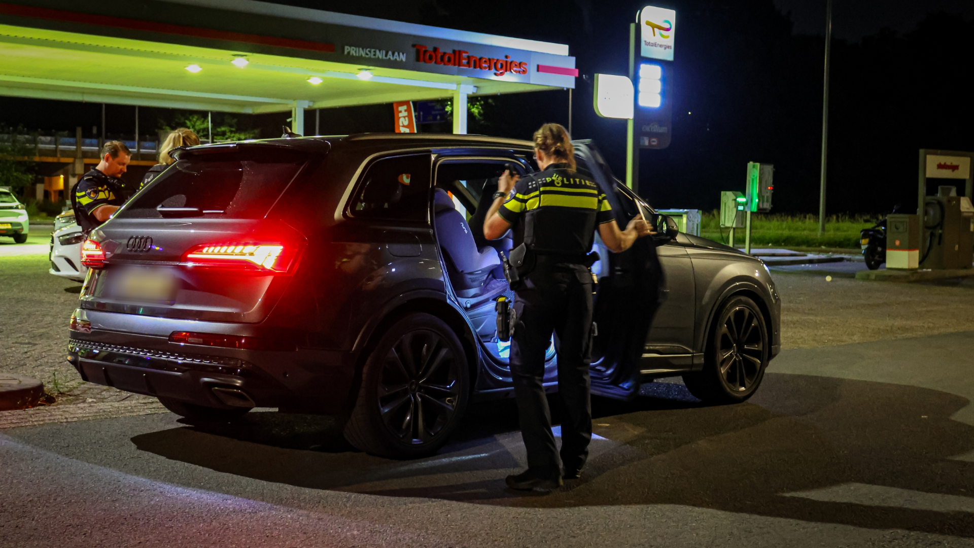 Onderzoek aan de auto.