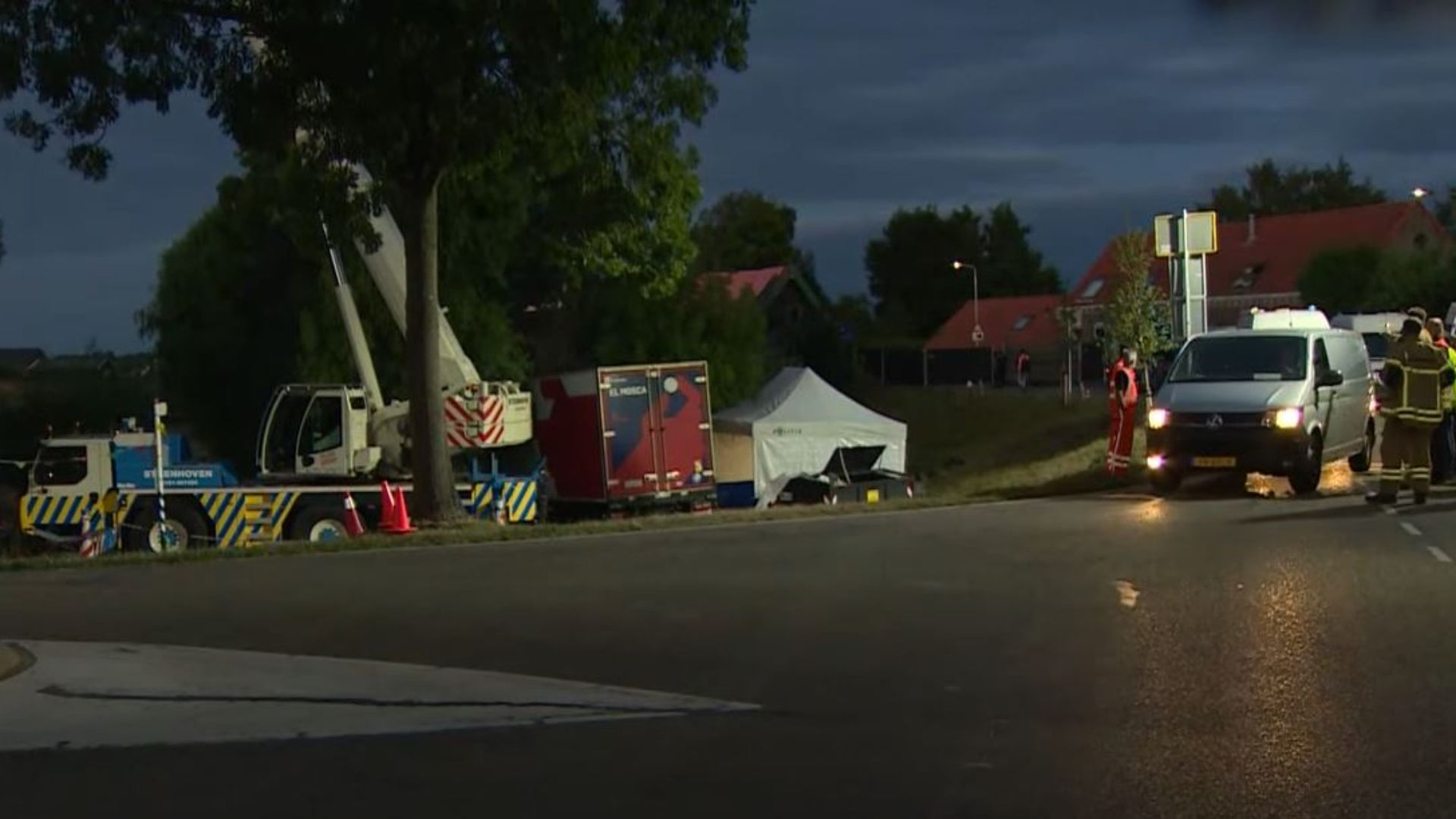 Liveblog Teruglezen: Vrachtwagen Rijdt In Op Feest Ijsclub Nieuw ...