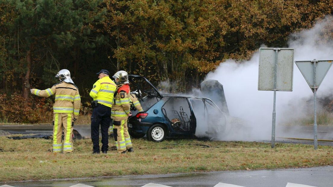 Auto brandt uit in Ommen
