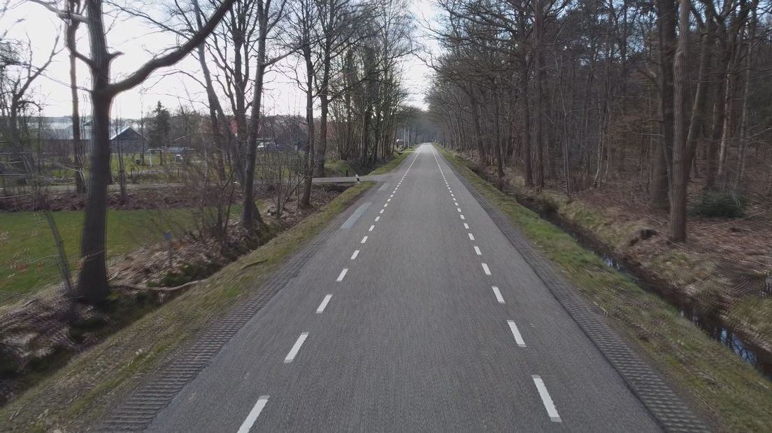 De 20-jarige vrouw werd aangerand op de Reutummerweg tussen Tubbergen en Reutum