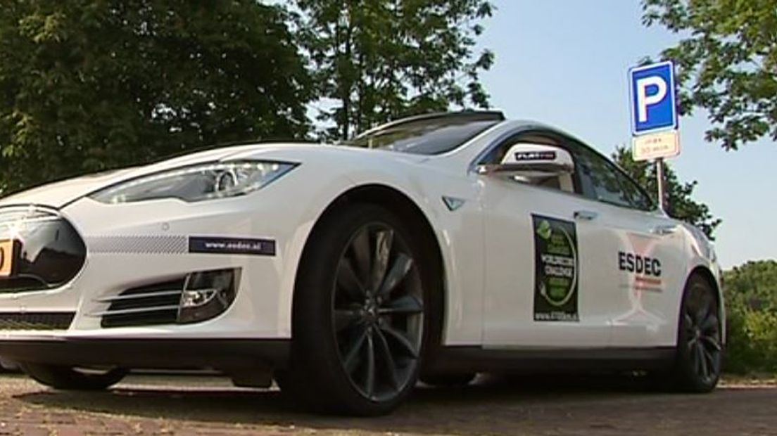 Binnen 48 uur zo ver mogelijk rijden met een elektrische auto. Het wereldrecord staat nu op 4020 kilometer. Vijf Nederlandse teams gaan proberen dat record te verbeteren.