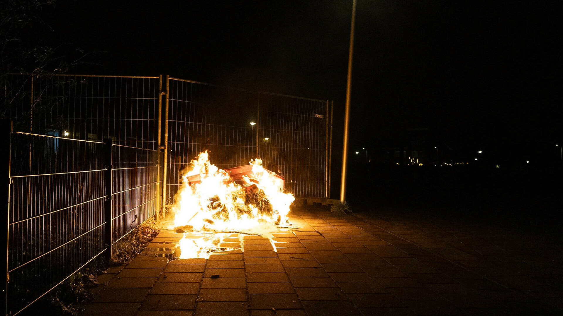 Brandjes en onrust in Kloosterveen: 'We hebben wel tientallen namen opgeschreven'