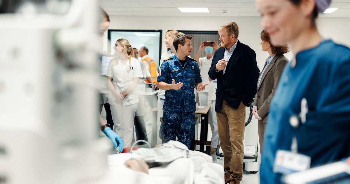 Een militair conflict en een bus die inrijdt op een festival: koning bezoekt grote rampenoefening