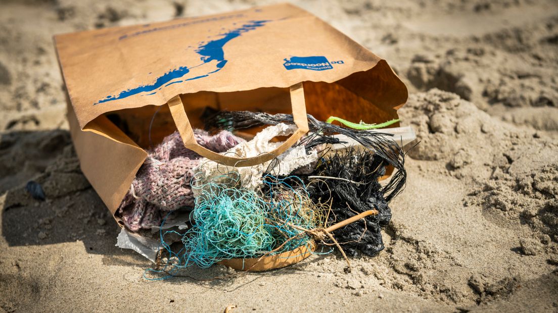Vrijwilligers halen 1268 kilo afval van Zeeuwse stranden
