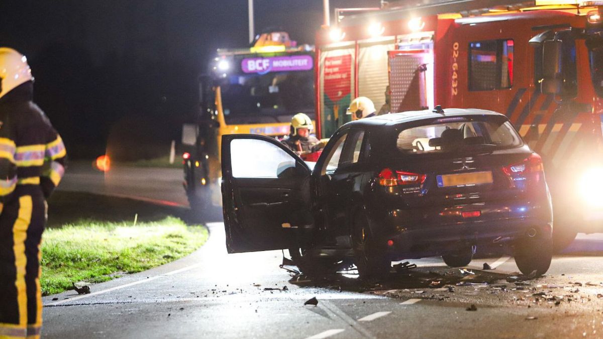 112-nieuws 3 november: Twee mensen gewond geraakt bij auto-ongeluk bij Oudehaske