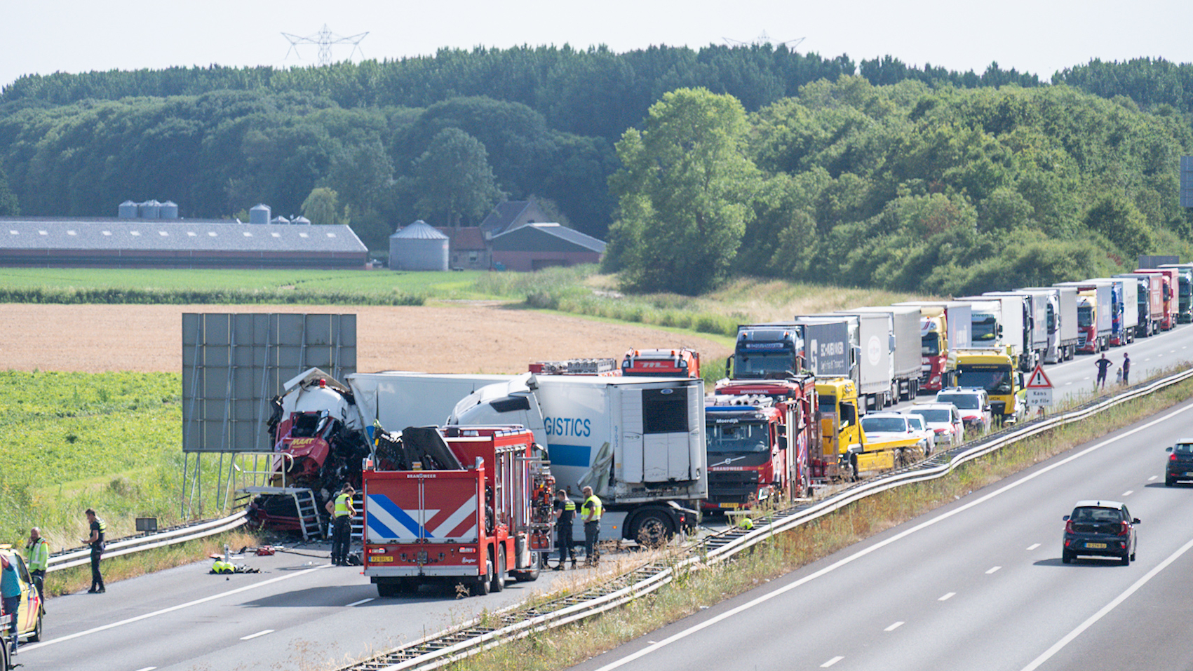 Het is het tweede dodelijke ongeluk in korte tijd op de A17 bij Moerdijk.