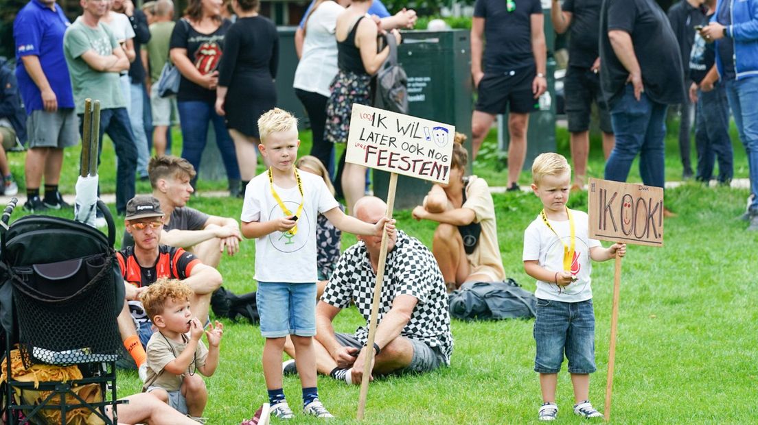 Ook kinderen zijn in park Lepelenburg aanwezig.