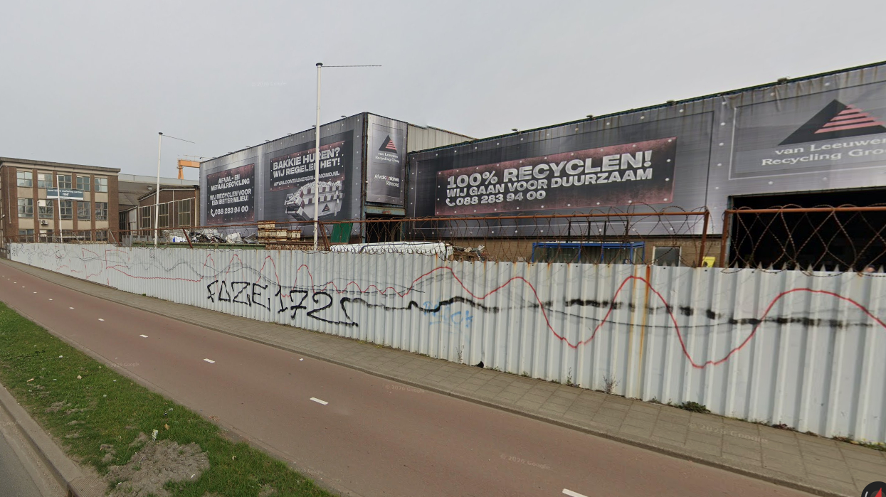 Van Leeuwen Recycling zit nu nog naast de Maastunnel.