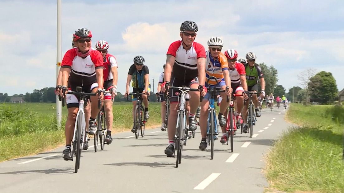 Deelnemers van de LAURA fietsen door het Groene Hart