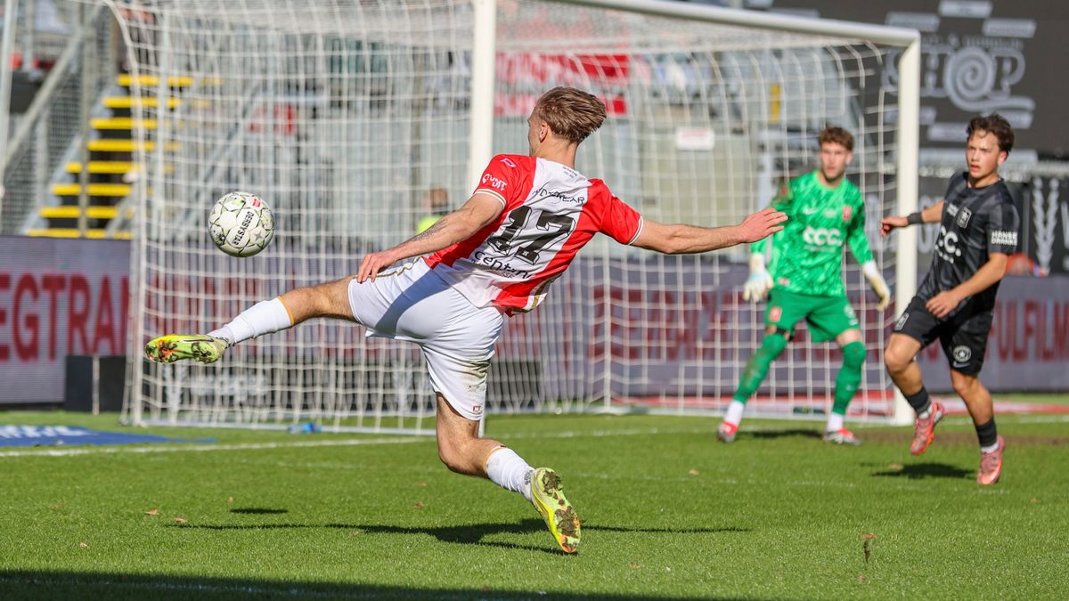FC Emmen sleept met tien man drie punten uit het vuur