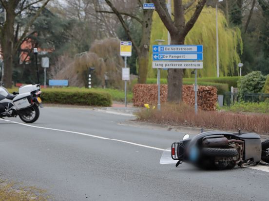 Scooterrijder gewond bij botsing met auto in Coevorden
