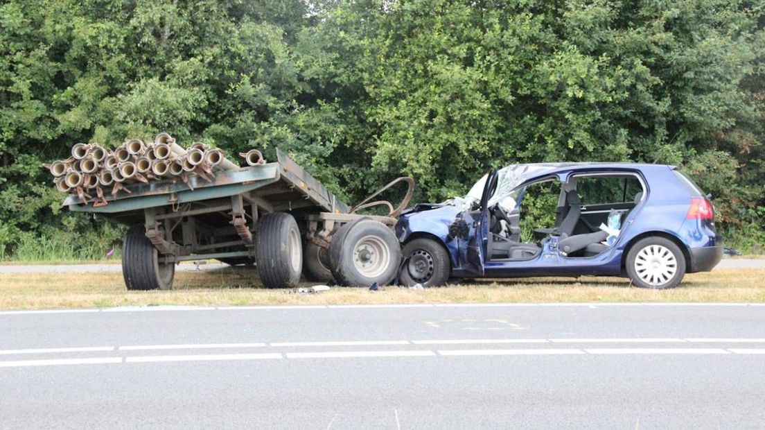 Automobilist uit auto geknipt bij ongeluk op N756 tussen Raalte en Wijhe