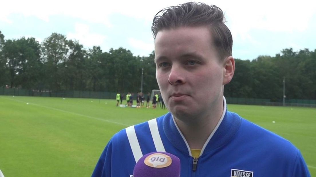 Deze supporter wordt moe van de KNVB.