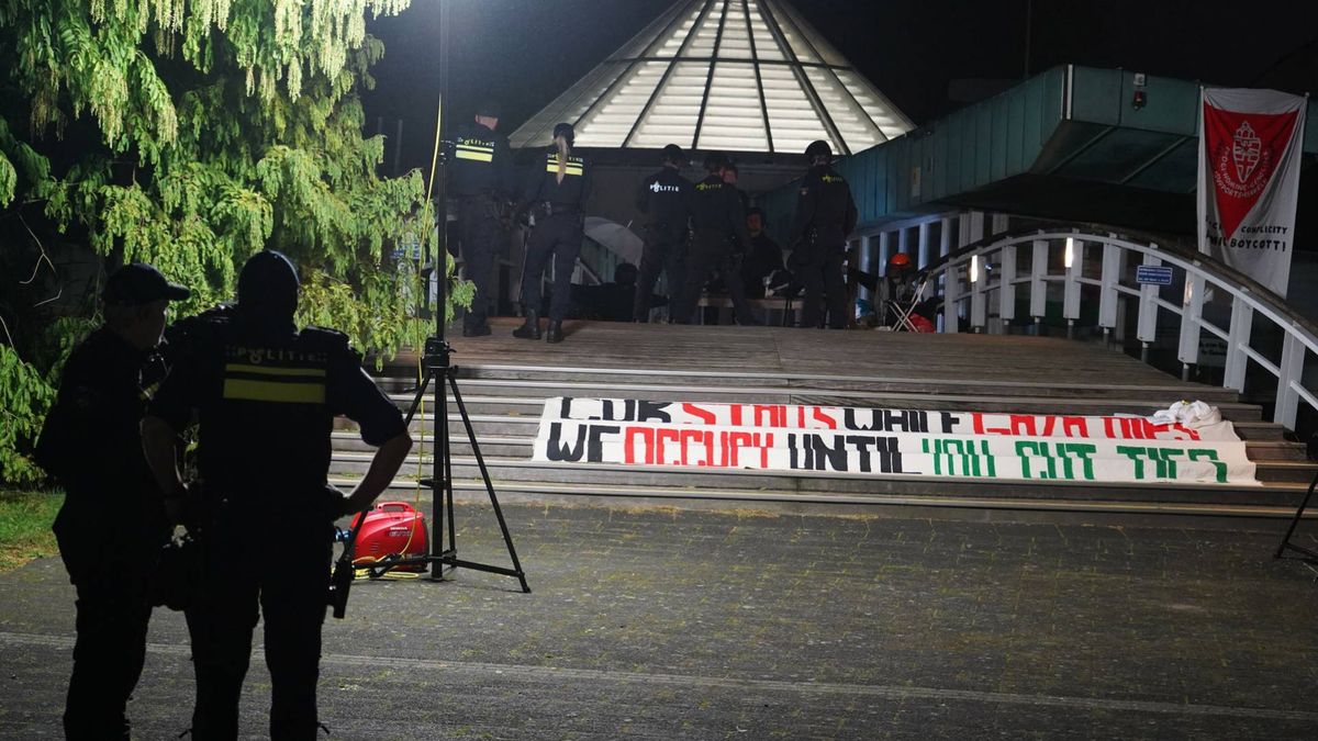 Politie begint ontruiming protesterende studenten in Nijmegen