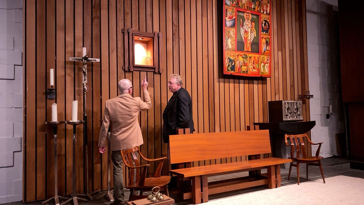 Nicolaaskerk in Odijk krijgt botje van Sinterklaas: ‘Misschien wordt ons dorp nu een bedevaartsoord’