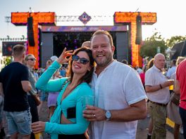 In beeld: 40.000 mensen vieren feest op eerste avond TT Festival