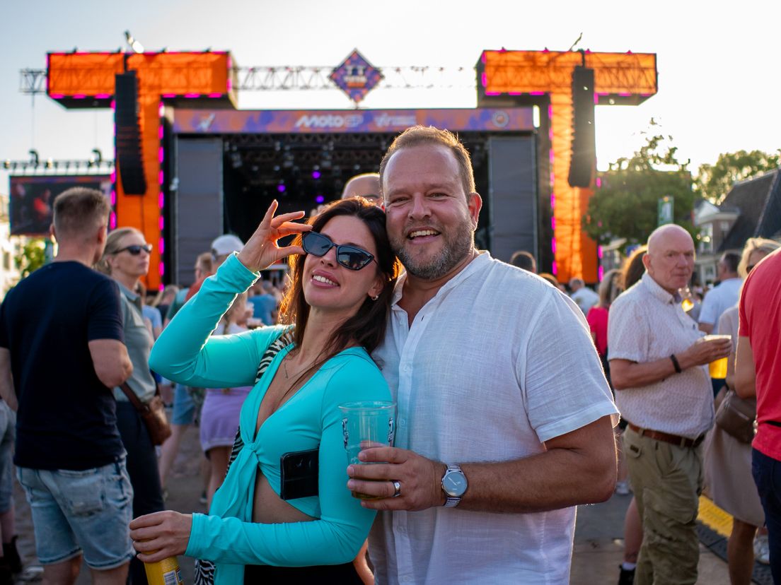 In beeld: 40.000 mensen vieren feest op eerste avond TT Festival