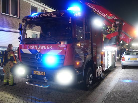 Brand in overkapping slaat over naar huis in Coevorden