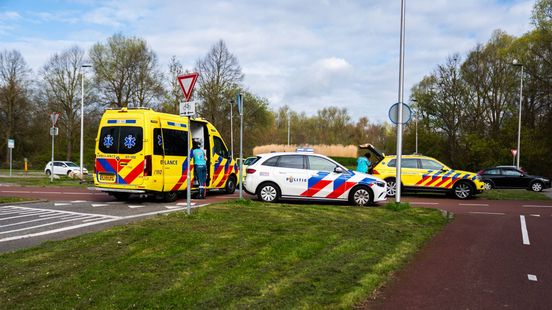 Fietser gewond • auto total loss op A15