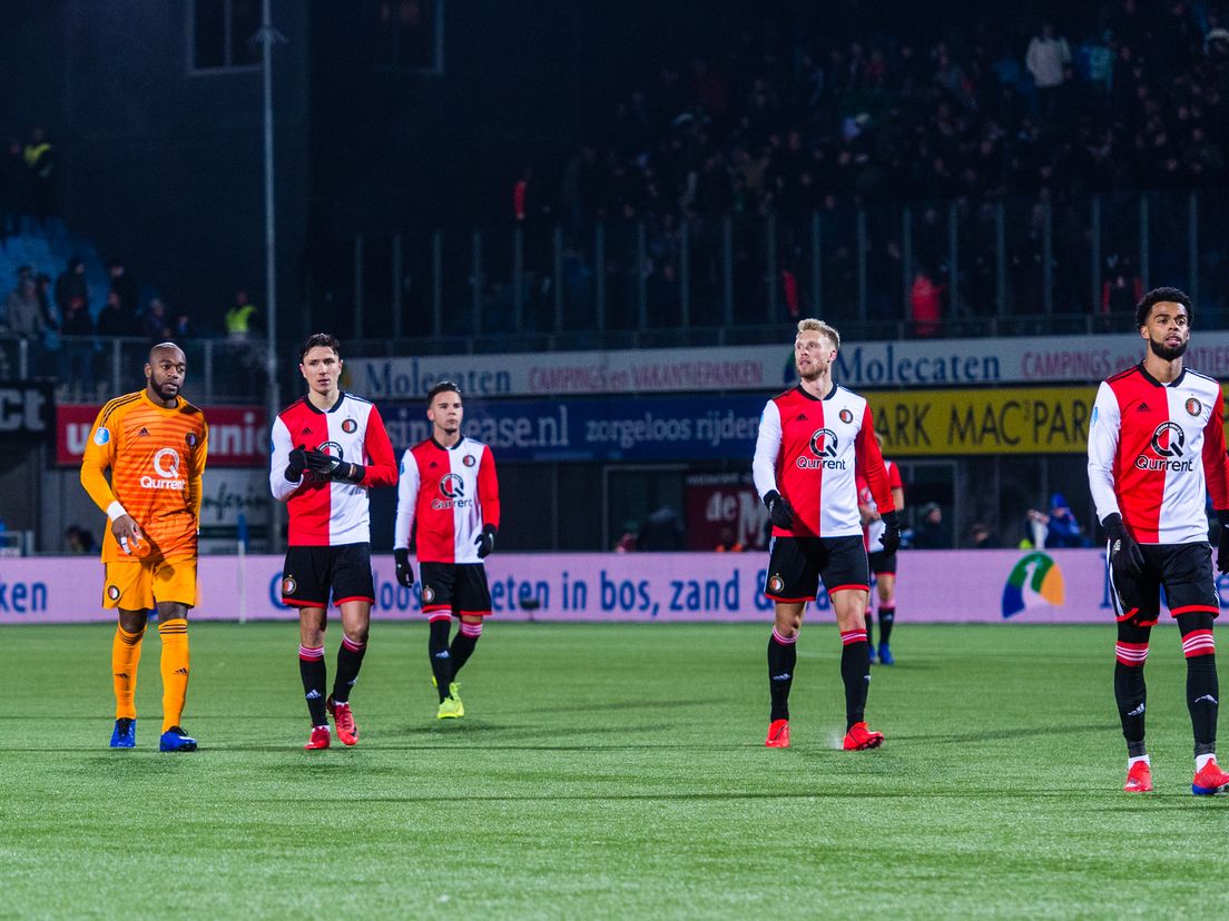 Feyenoord druipt af na de 3-1 nederlaag tegen PEC Zwolle (VK Sportphoto - Yannick Verhoeven)