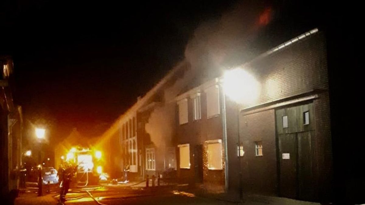 Na schuur ook zolder in brand bij huis in Stevensweert