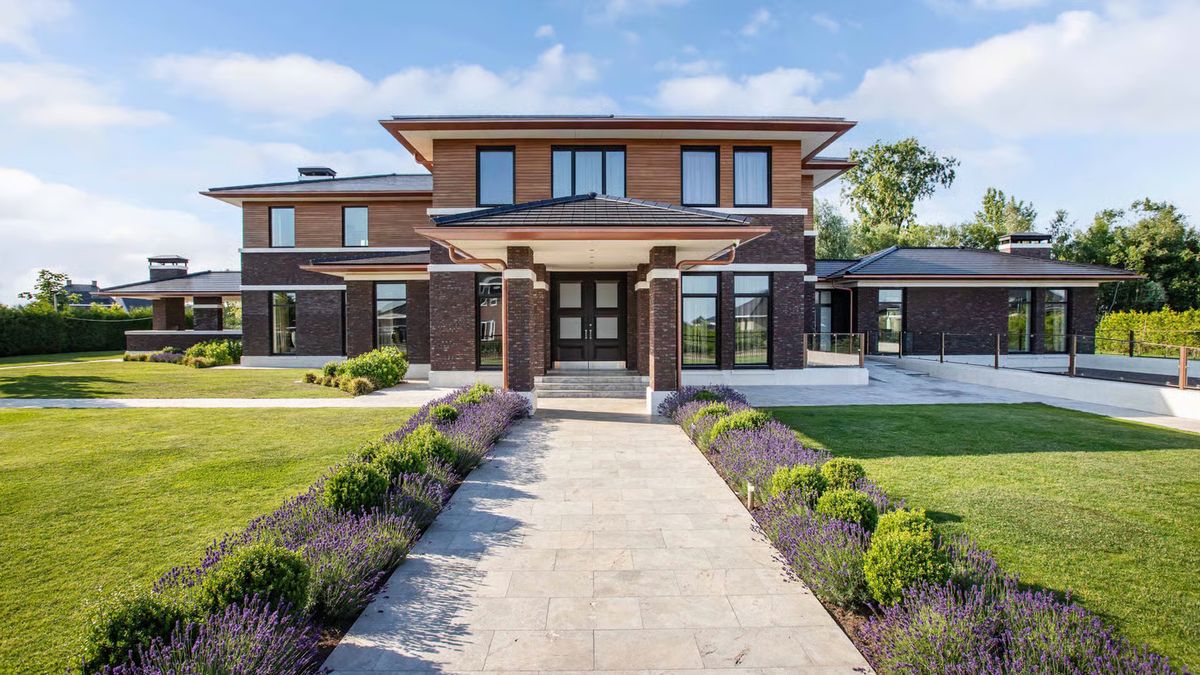 Marmeren vloeren en zes badkamers: dit is Overijssels duurste huis van 2025