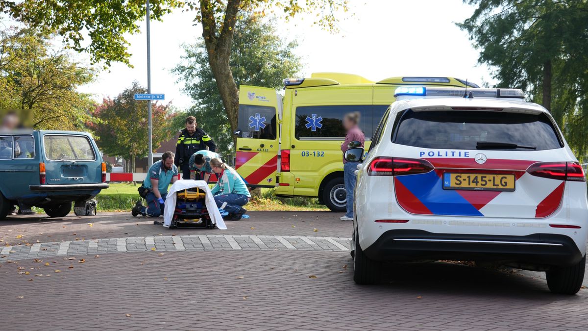 Fietser gewond bij botsing met auto in Klazienaveen