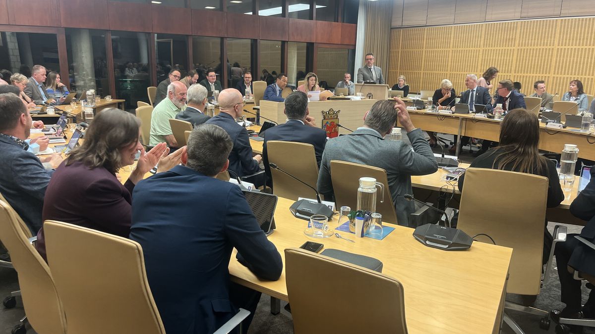 LIVE: Debat over een azc in Terneuzen barst los