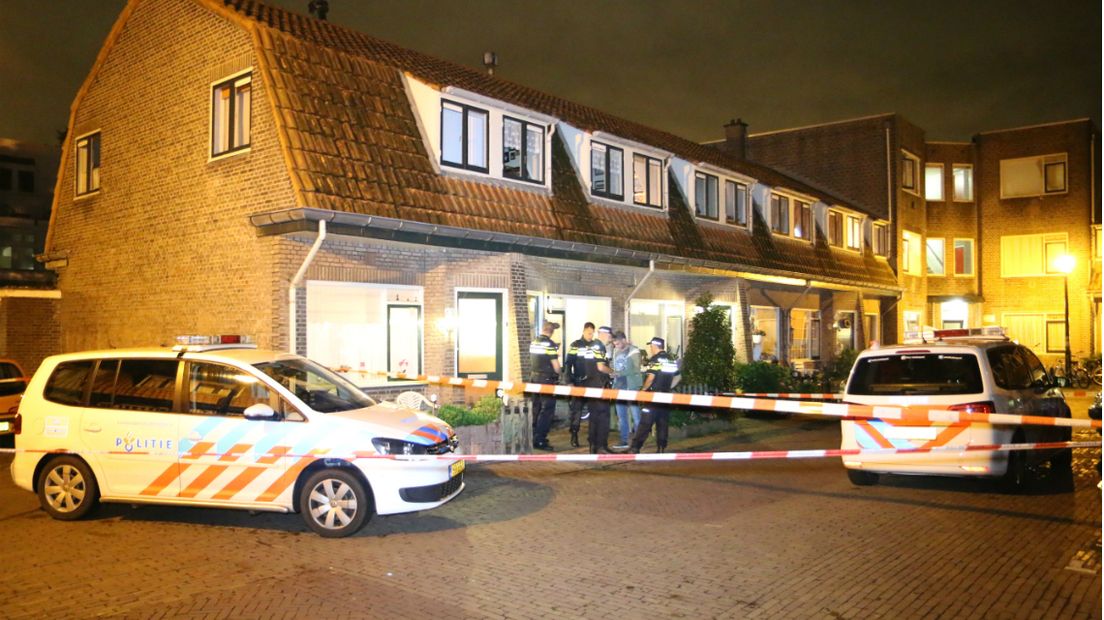 Bewoners van de woning hoorden aan het begin van de nacht op de deur kloppen. 