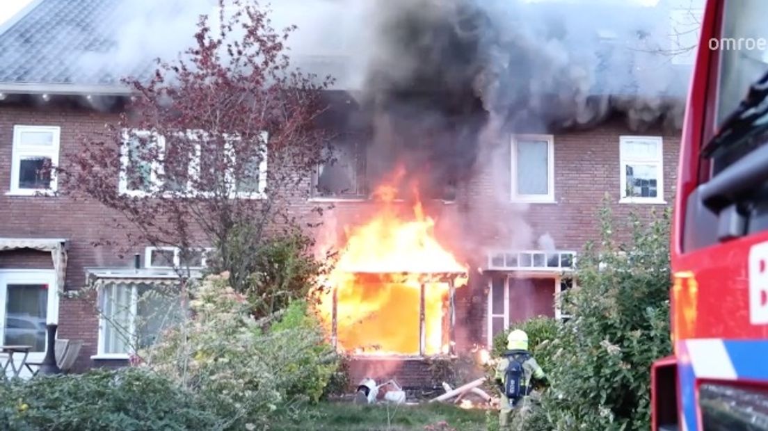 Het clubhuis van de politiehondenvereniging in Eerbeek is zaterdagochtend verwoest door brand. Dat gebeurde aan de D.W. van Vreeswijklaan.