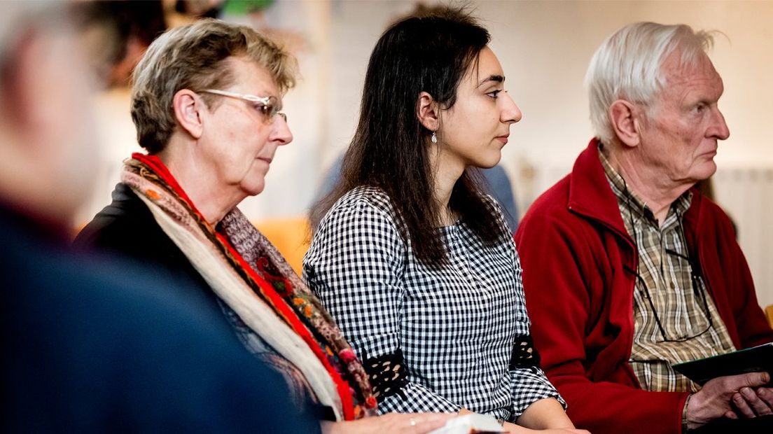 De Armeense Hayarpi Tamrazyan tijdens de estafettekerkdienst in kerk- en buurthuis Bethel